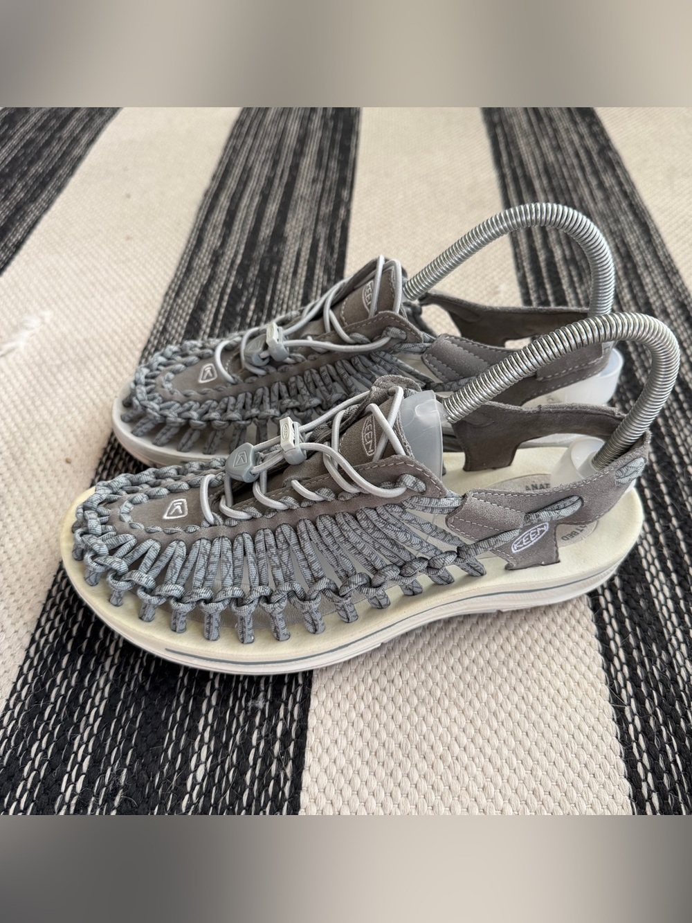 Keen Men's UNEEK Gray Braided Outdoor Sandals with Adjustable Bungee Size 8